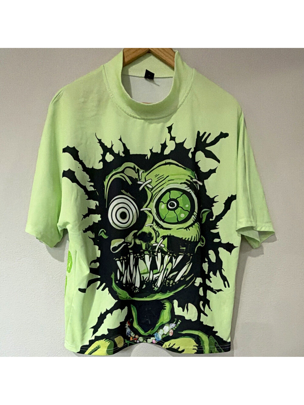 MANFINITY Men's Green Graphic Print Crew Neck Short Sleeve T-Shirt Size M